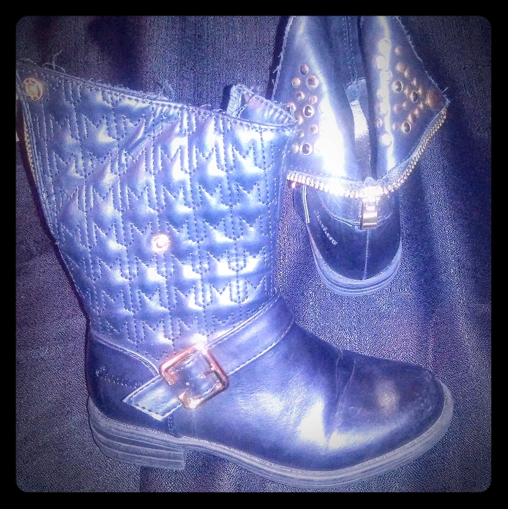 Size 12 skechers boots (girls)